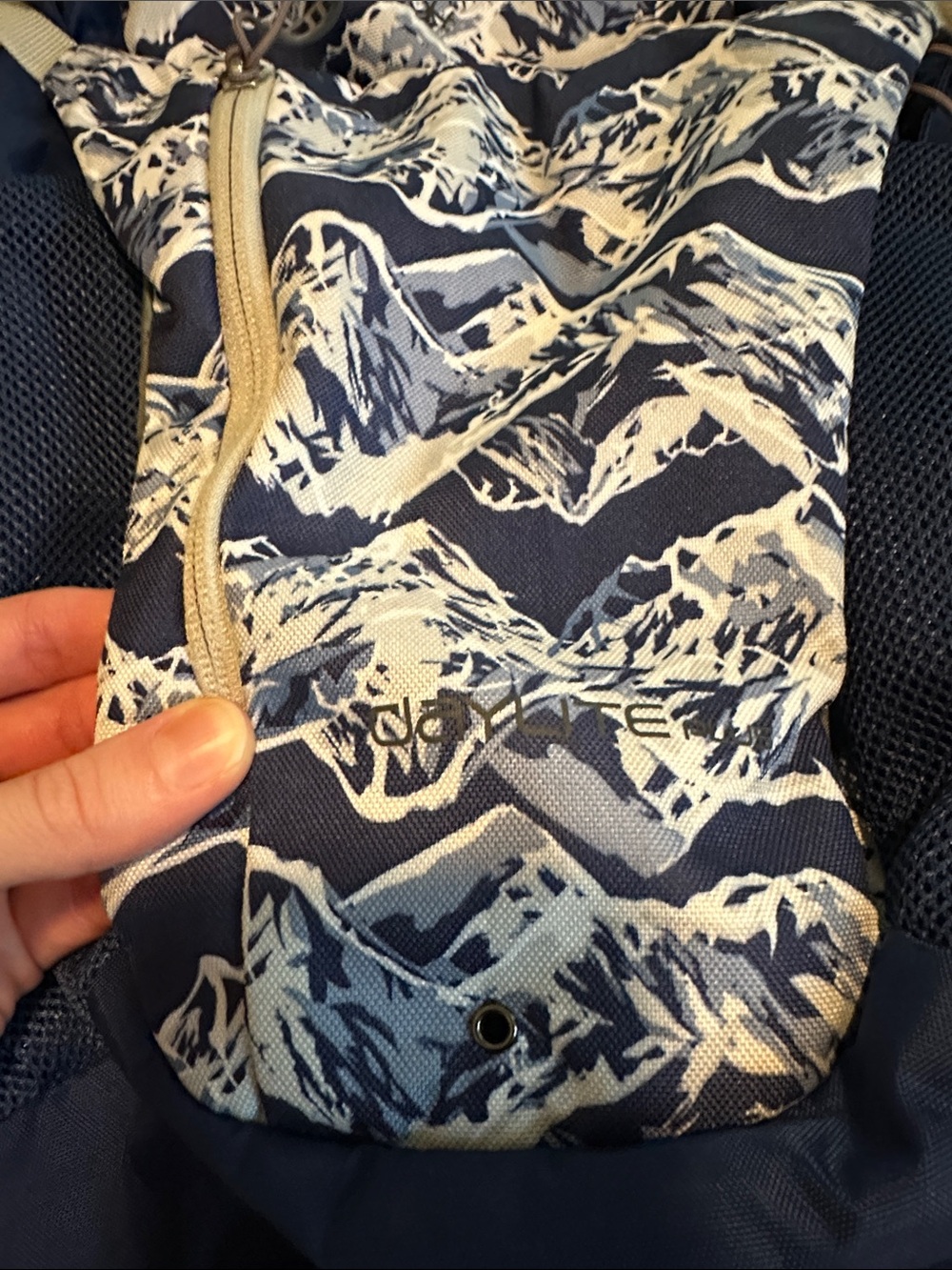 OSPREY daylite Navy Daypack with Mountain Pattern - Picture 3 of 10